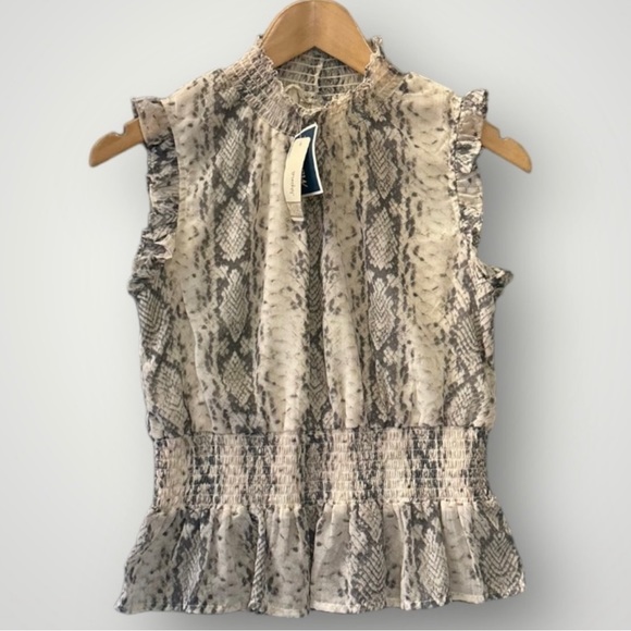 Japna Tops - Beautiful blouse NWT!!!